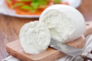 Descifrando el mito: ¿El queso mozzarella engorda o no?