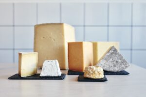 Descubre los beneficios del queso: un alimento saludable para incluir en tu dieta