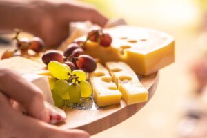 Descubre qué vitaminas aporta el queso y cómo pueden beneficiar tu salud