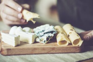 Descubriendo la verdad sobre el queso sin sal: ¿Engorda o no?