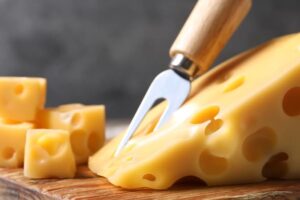 El queso emmental: ¿Un aliado o enemigo en la lucha contra el sobrepeso?